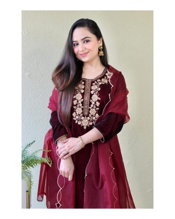 EMBROIDERED VELVET KURTA