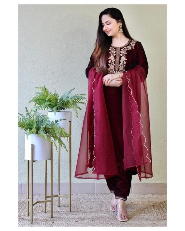 EMBROIDERED VELVET KURTA